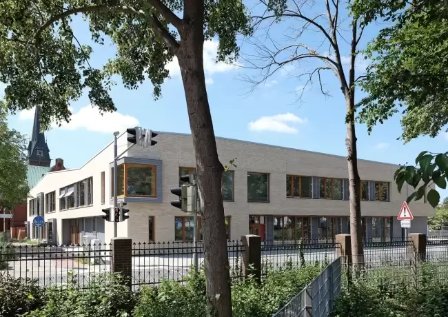 Angezeigtes Bild: 1-Außen Blick von Strasse.jpg